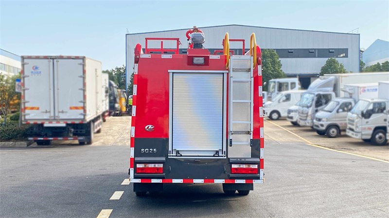 勾臂式垃圾车出车前检查：勾臂、锁紧、液压支腿与滚轮状态判定